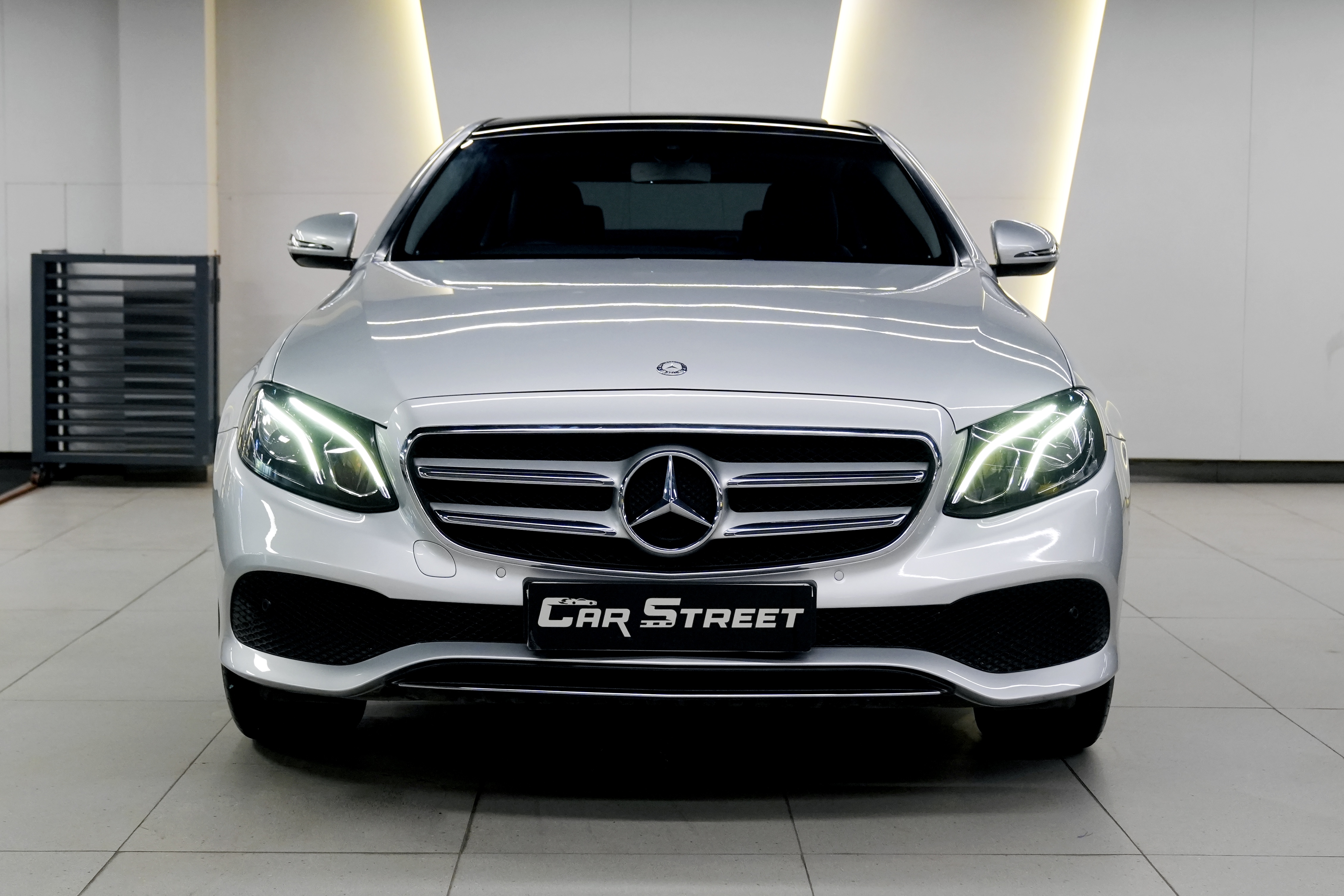 Mercedes-Benz E-Class  E200 Expression